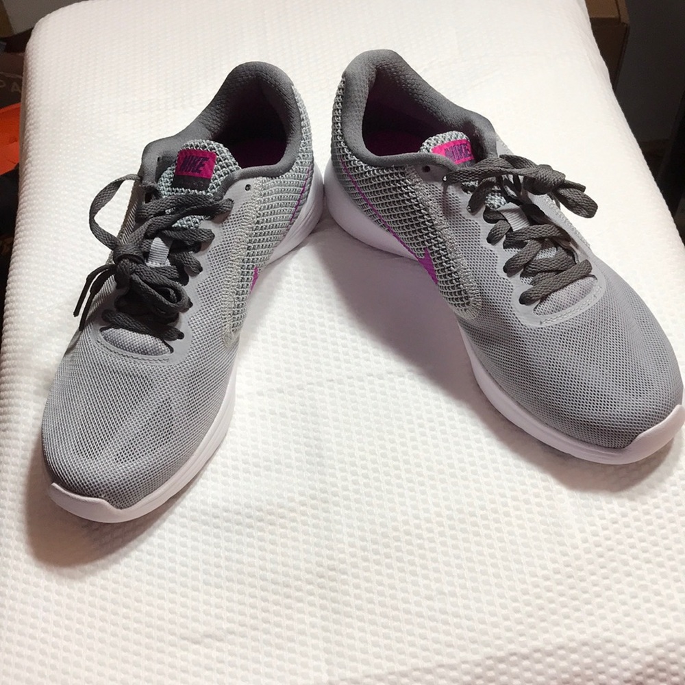 Nike women’s Revolution 3 size 7 sneakers